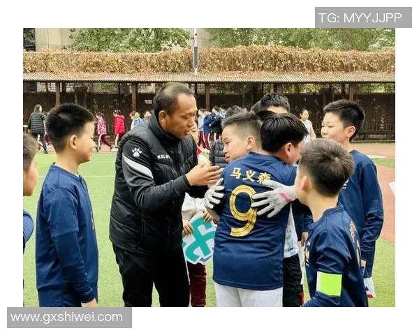 足球明星为小学生传授梦想与坚持的力量演讲活动精彩回顾